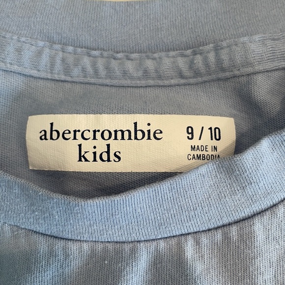 Abercrombie kids light blue embroidered T-shirt. Size 9-10 - Picture 3 of 5